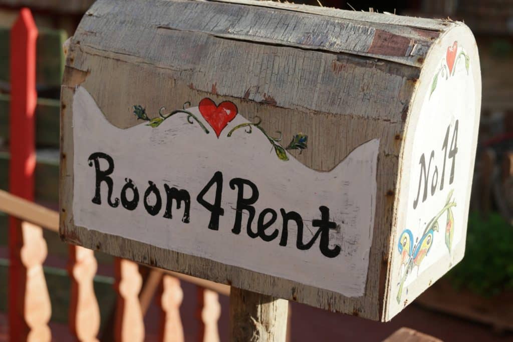 room 4 rent on vintage mail box